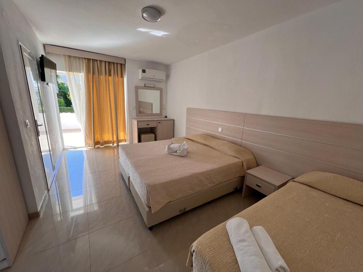Hanioti Grand Victoria Bagian luar foto