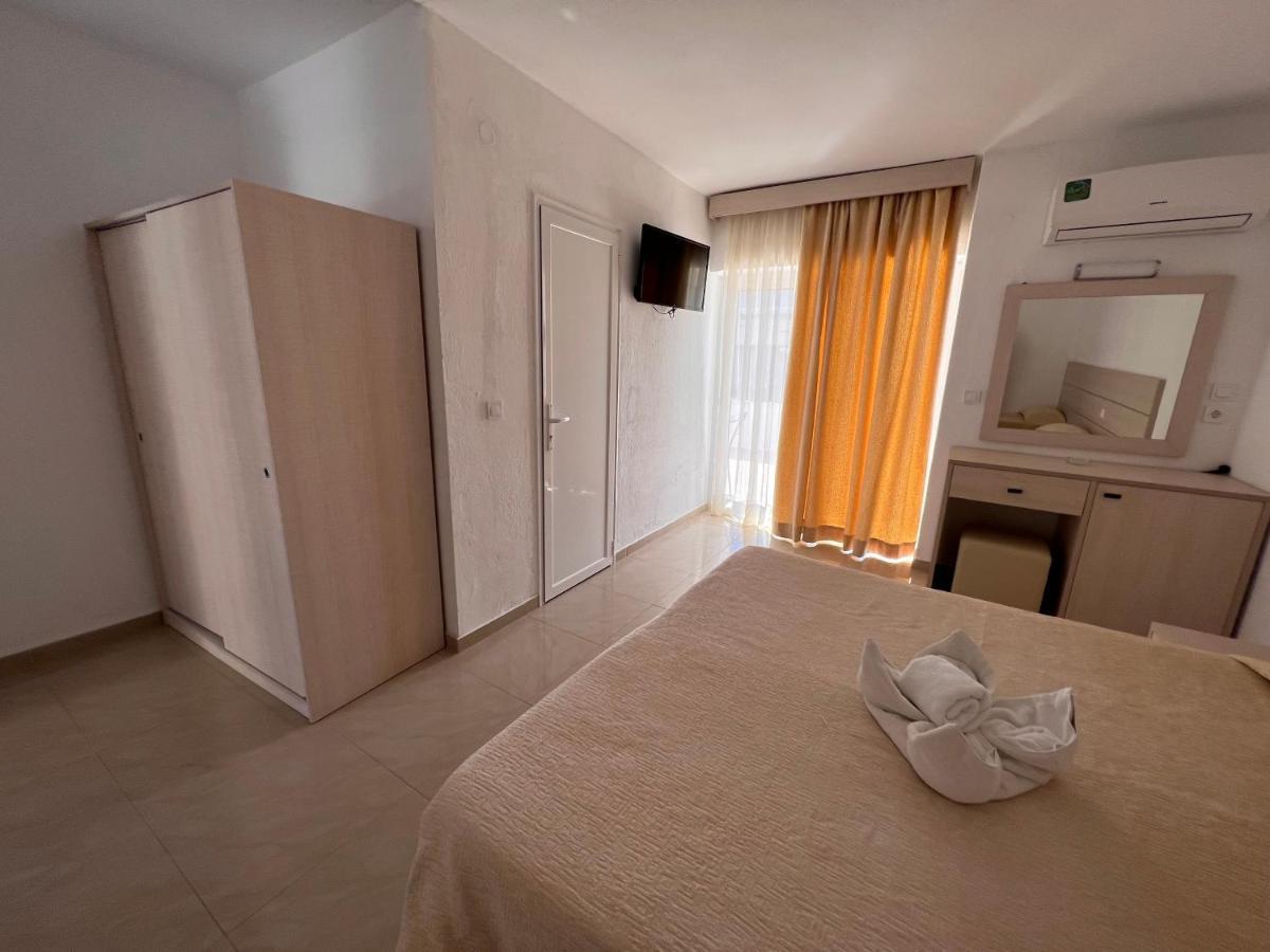 Hanioti Grand Victoria Bagian luar foto
